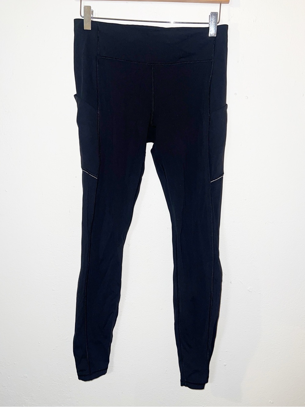 Lululemon Women’s Black Active Leggings with Side Pockets and Reflective Details